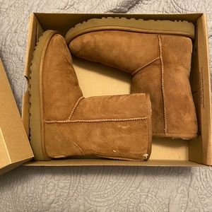Ugg’s W Classic Short
